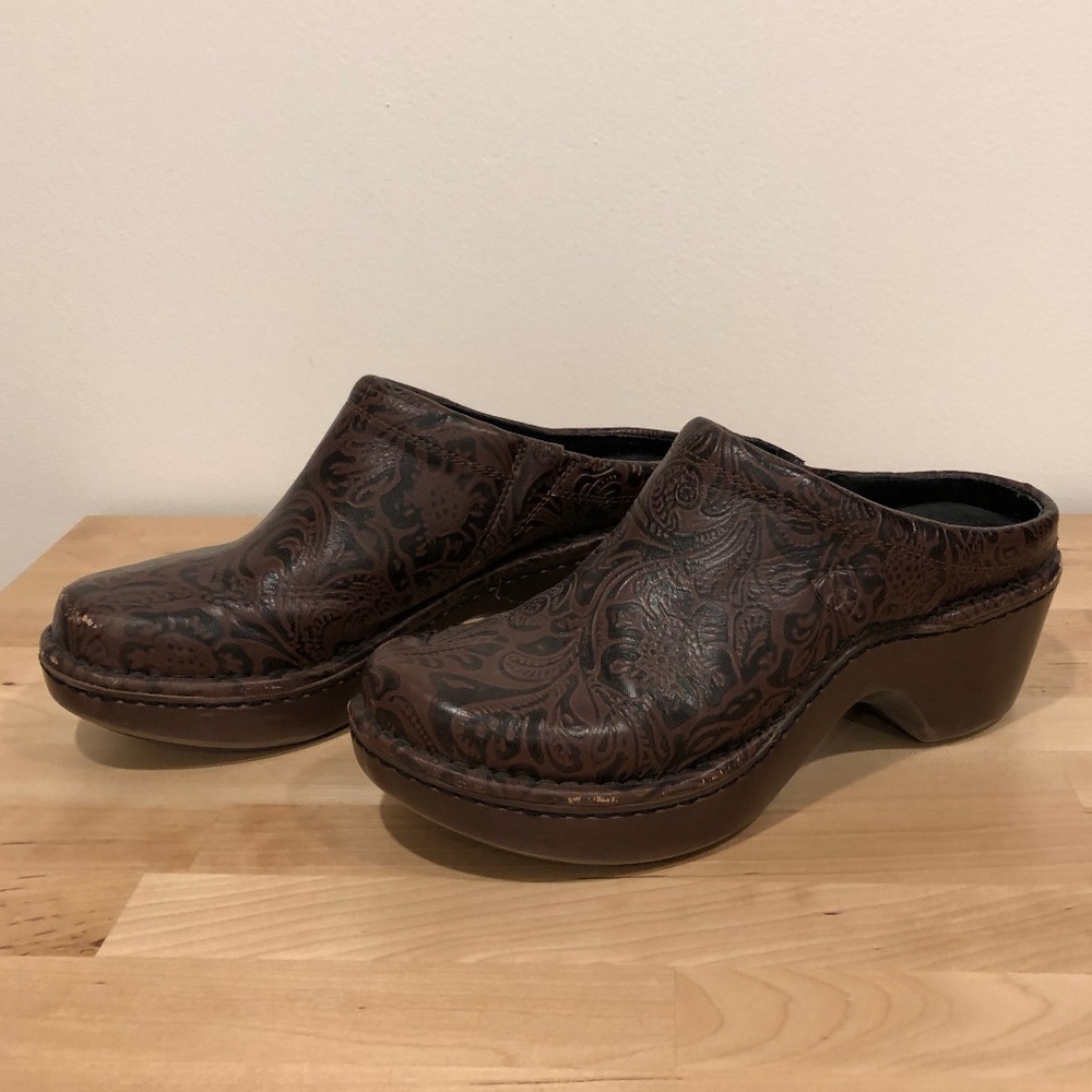 Ariat tooled leather clogs - size 9